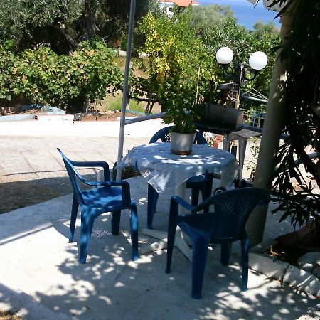 Apartmán House Mantesos Koinira Pokoj fotografie